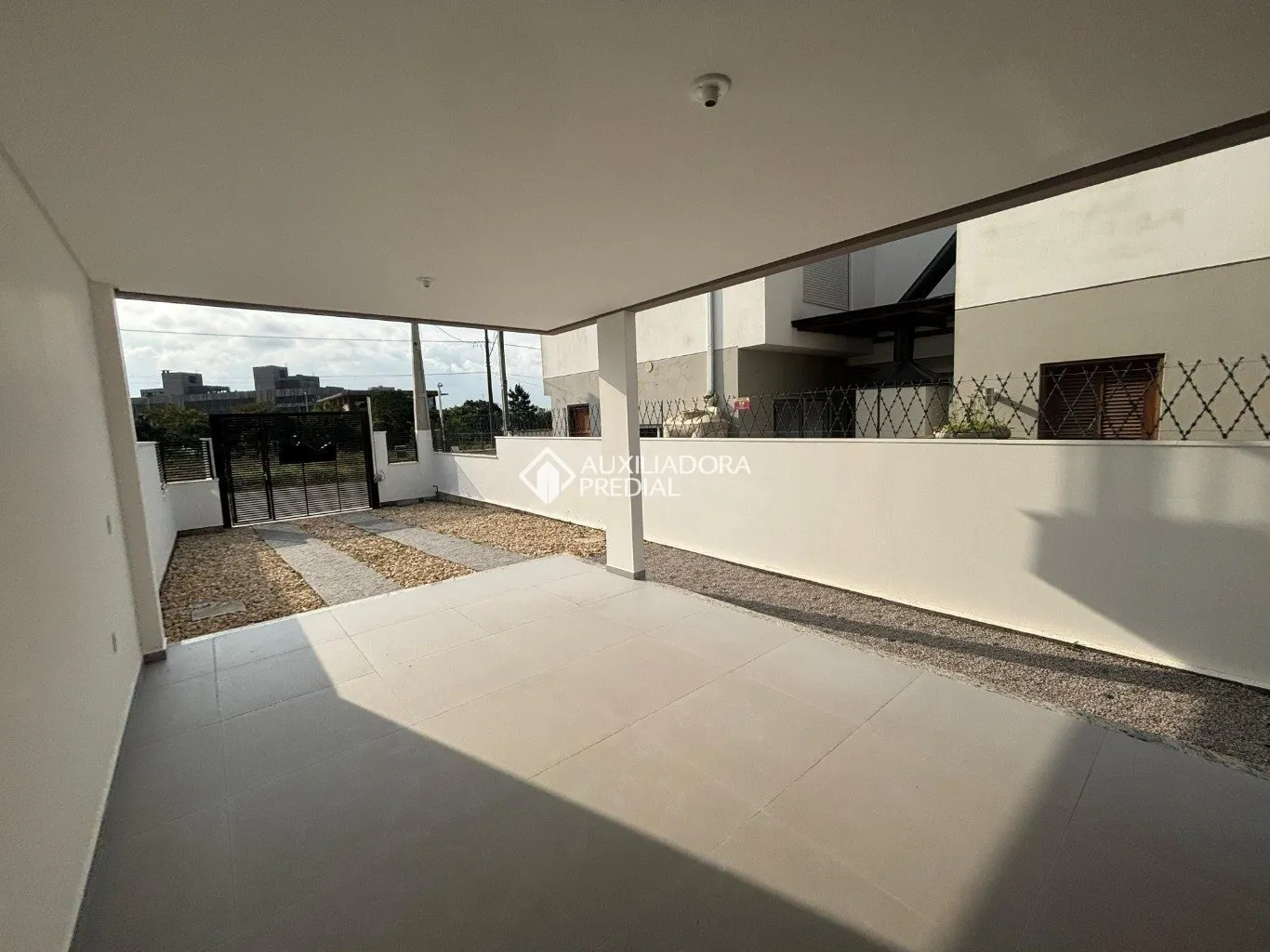 House with open-plan kitchen and 3 en-suite bedrooms — photo 11