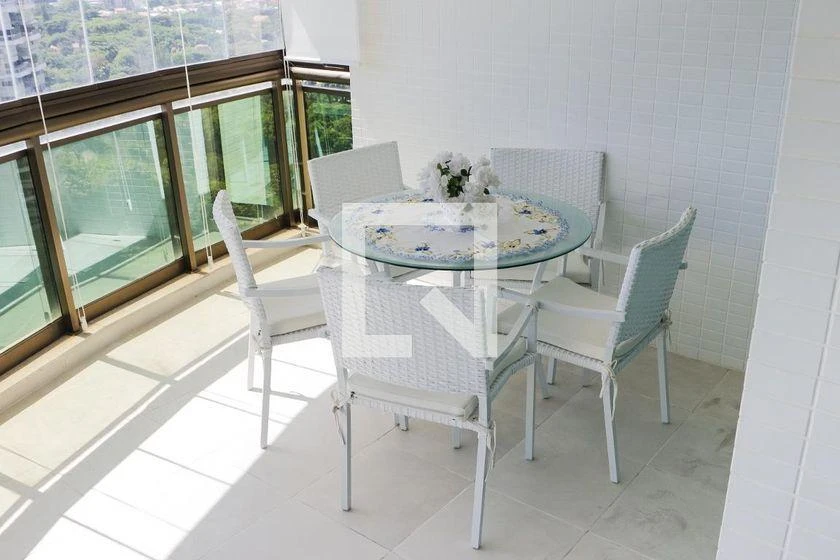 Furnished apartment, 150 m², with a glass-enclosed balcony — photo 3