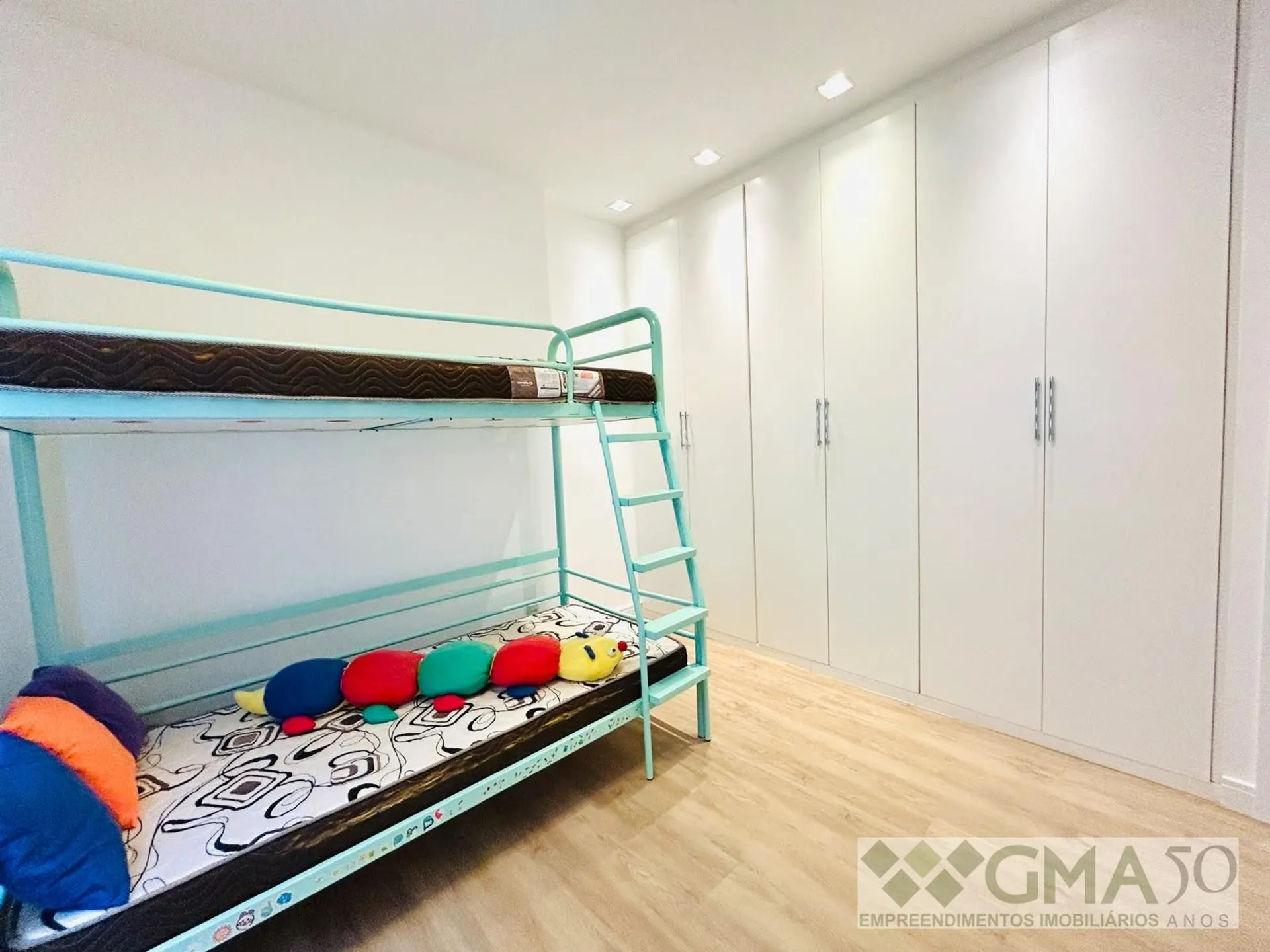 Furnished 110 m² apartment with 3 bedrooms and 1 parking spot — photo 24