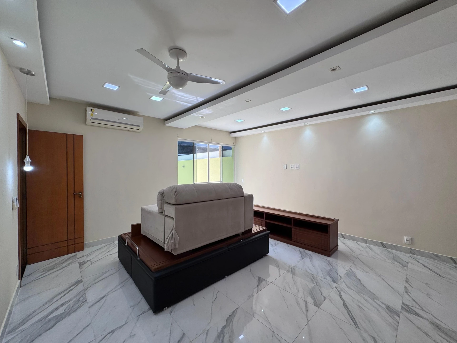 Apartamento amueblado de 4 dormitorios con jardín privado — photo 26