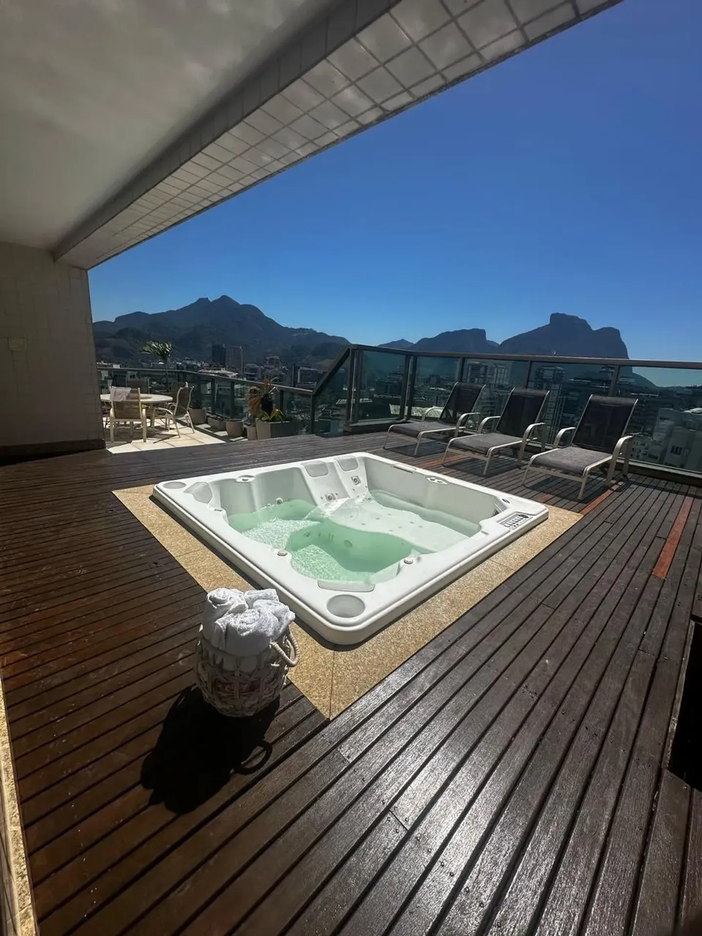 Furnished 350 m² apartment with 3 bedrooms and 6 baths — photo 29