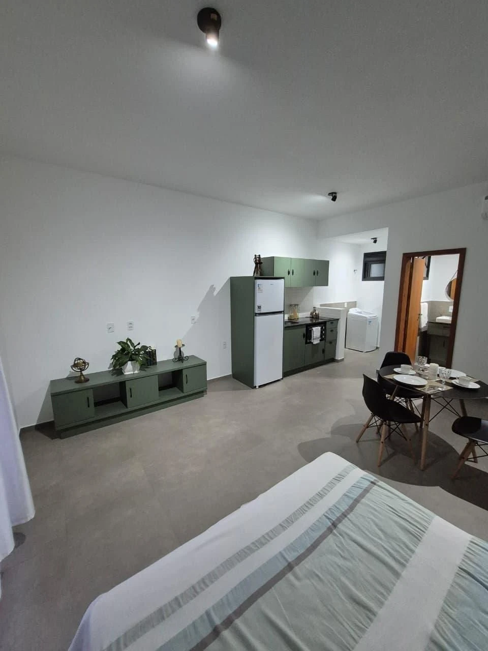 Furnished studio, 37 m², with a washing machine — photo 17