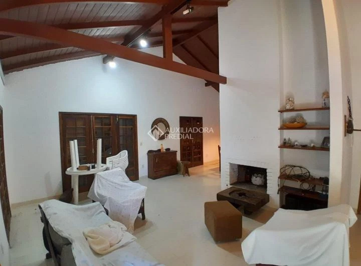 Unfurnished house with 4 bedrooms and 860 m² — photo 8