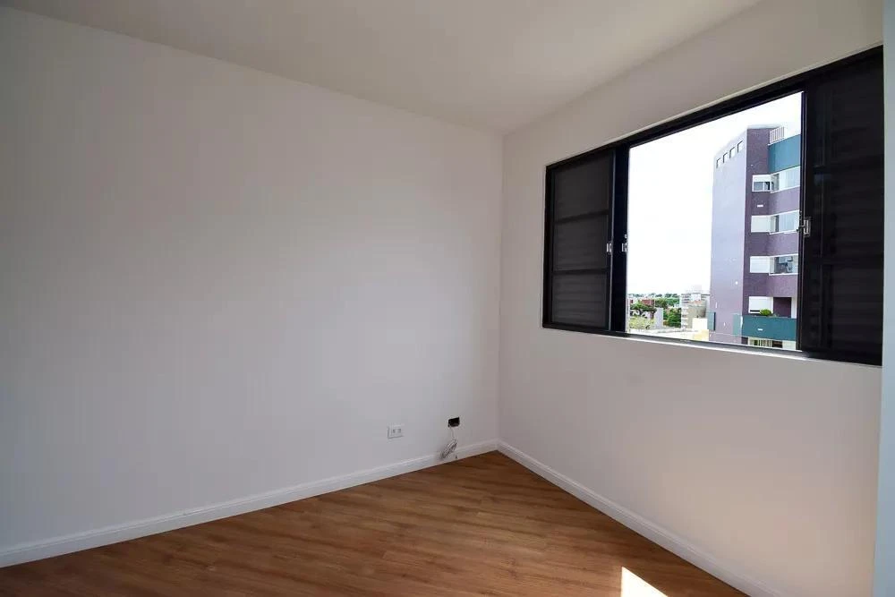 3-bedroom apartment with a bathtub in Curitiba — photo 5