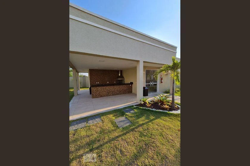 2-bedroom apartment in a building with a pool — photo 45