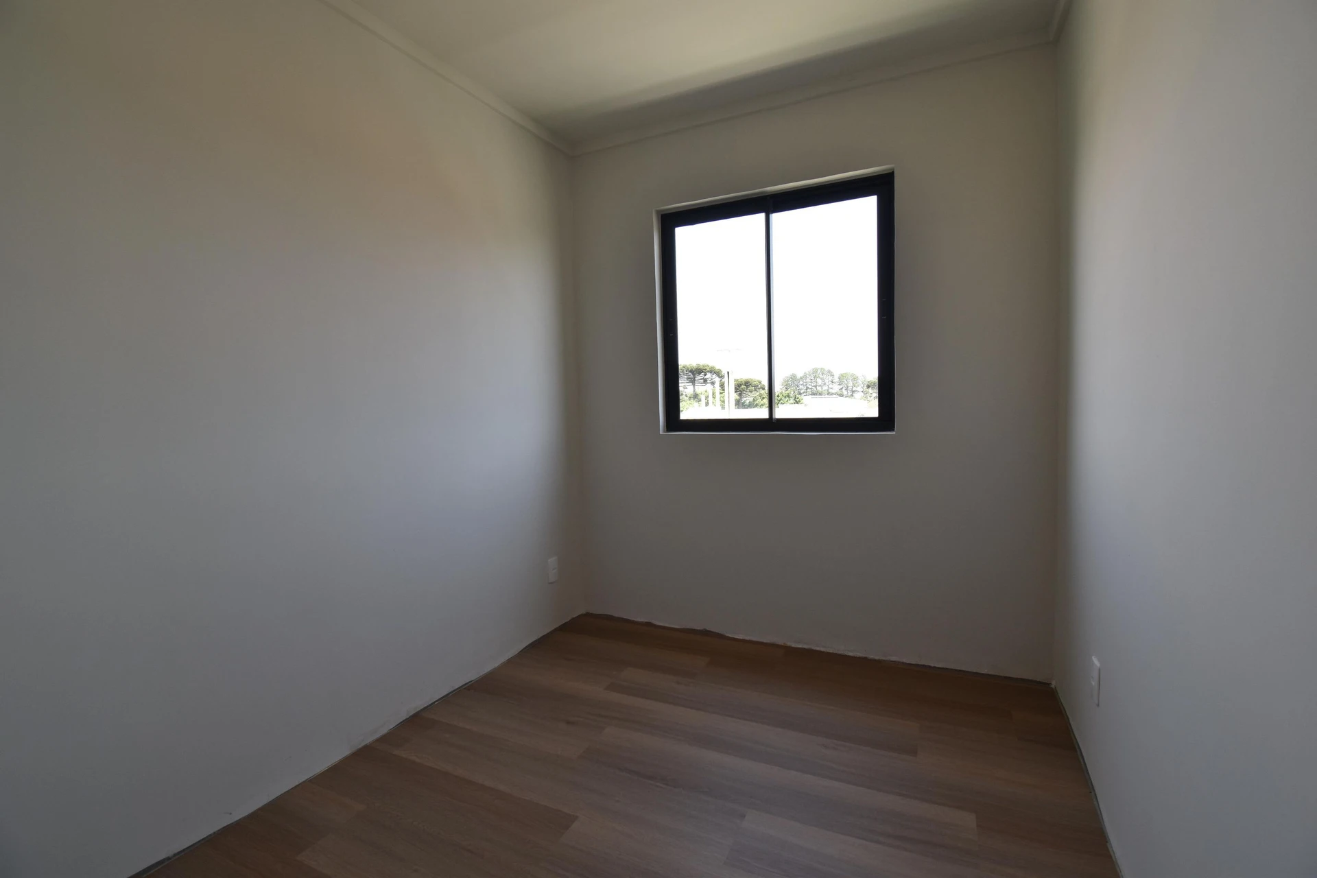 Glass-enclosed balcony in a 2-bedroom apartment, 53 m² — photo 27