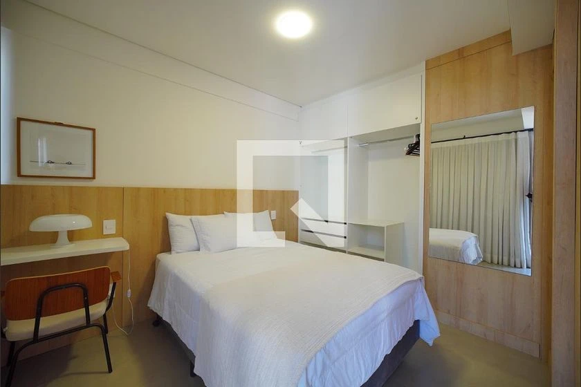 Furnished 1-bedroom apartment with open-plan kitchen