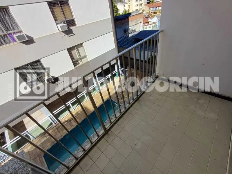 Departamento en piso 2 con ventanales de piso a techo — photo 6