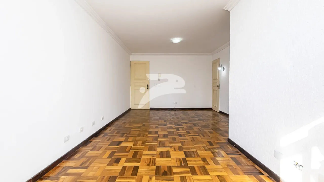 2-bedroom apartment with wood flooring in the living room — photo 5