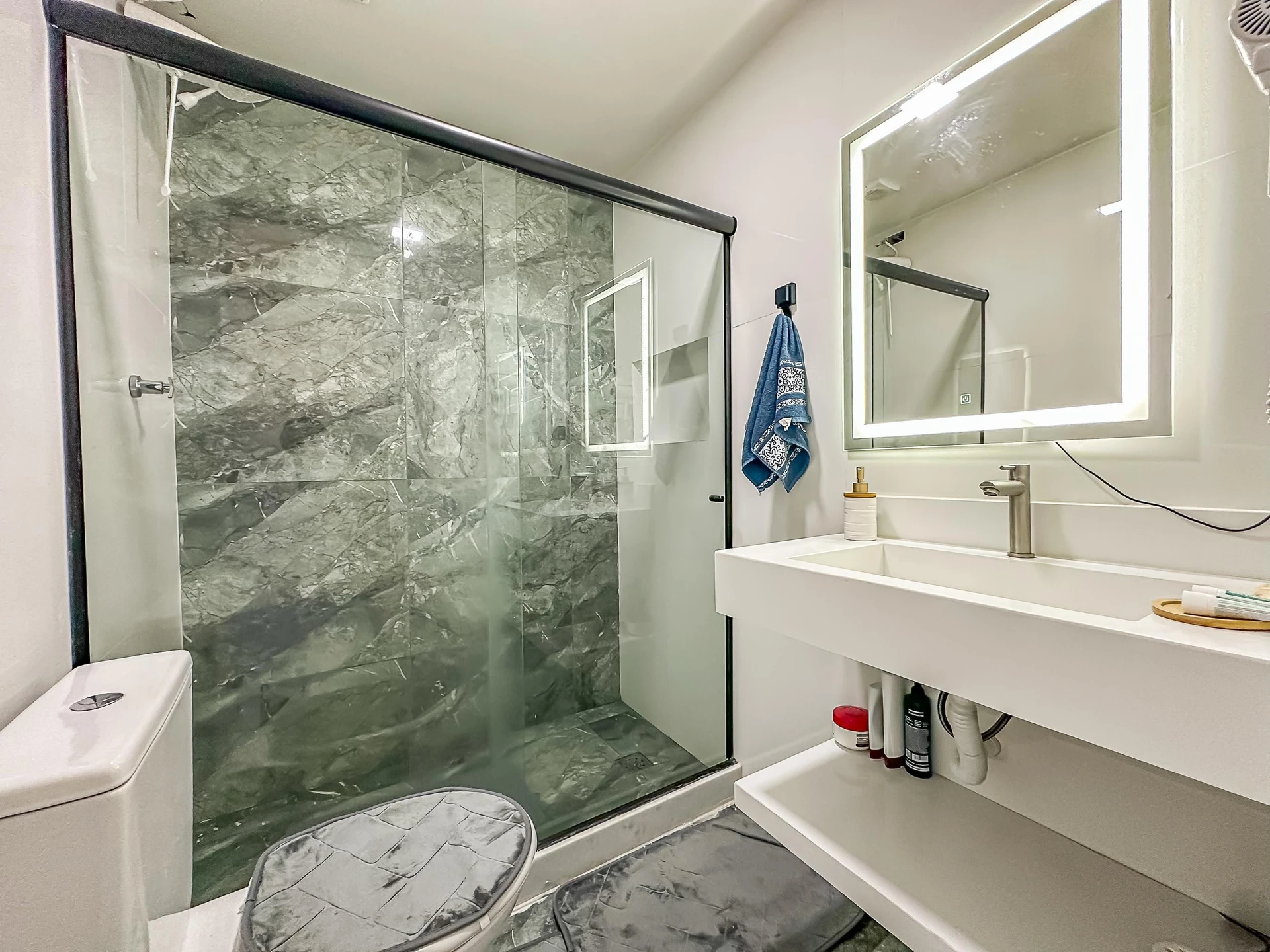 Furnished studio with 1 bedroom and 1 bathroom — photo 8