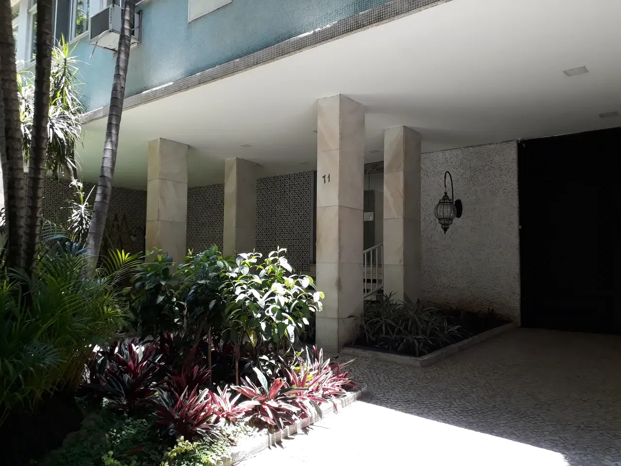 2-bedroom apartment with 3 bathrooms and glass shower — photo 45