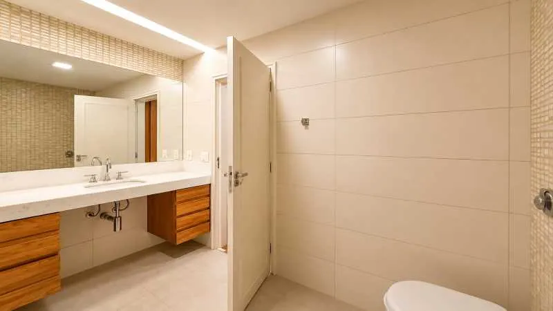 260 m² unfurnished apartment with balcony and 3 bedrooms — photo 14