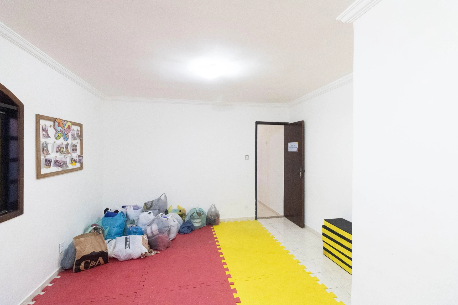 House with 3 bedrooms and a separate kitchen with gas stove — photo 28
