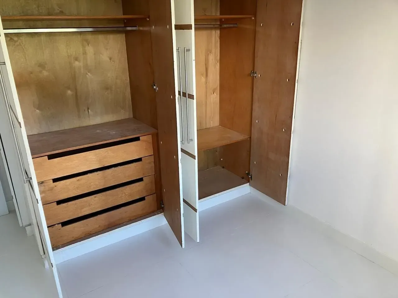 Apartamento com 2 quartos e cozinha separada com fogão — photo 18