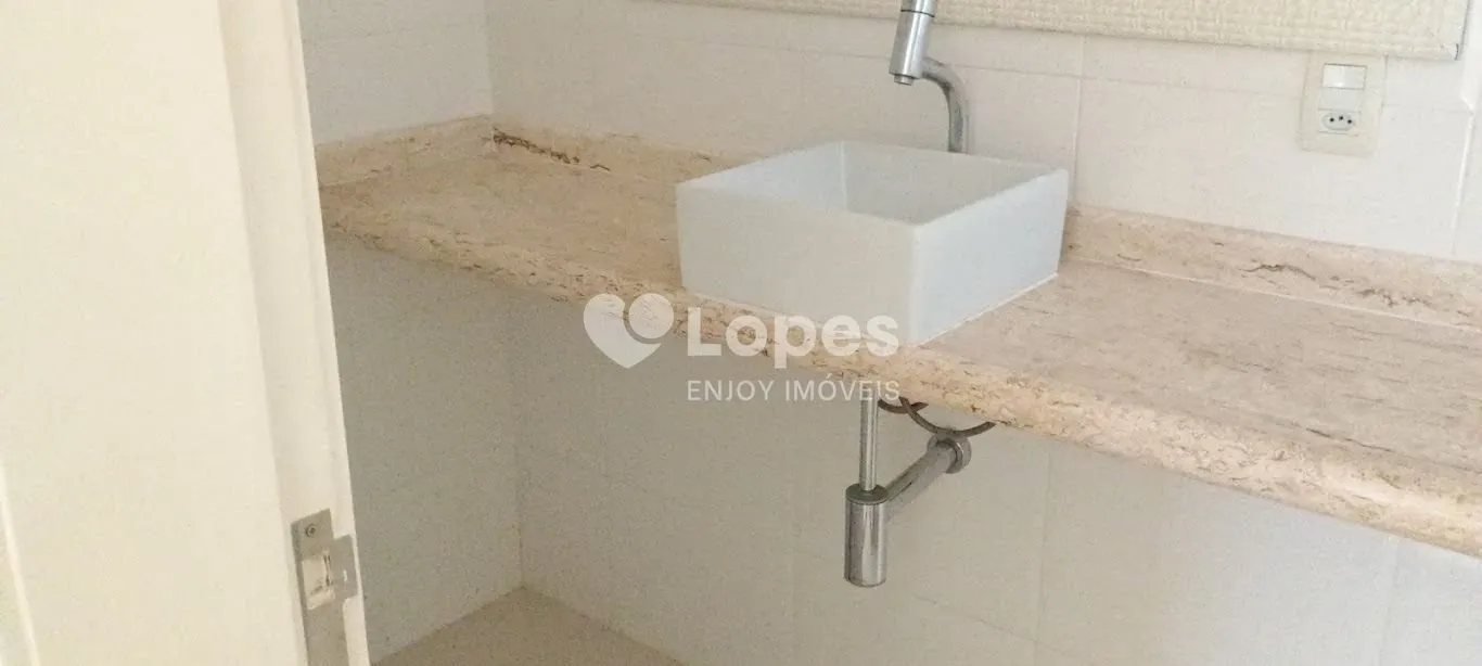 House with 5 bedrooms, 5 bathrooms and separate laundry — photo 31