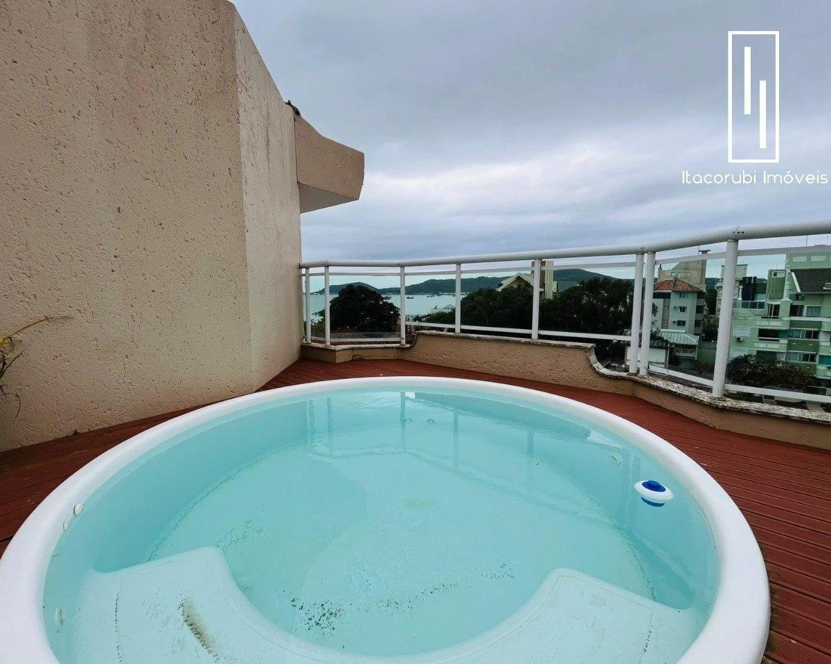 Balcony with a grill in a 2-bedroom apartment, 128 m² — photo 26