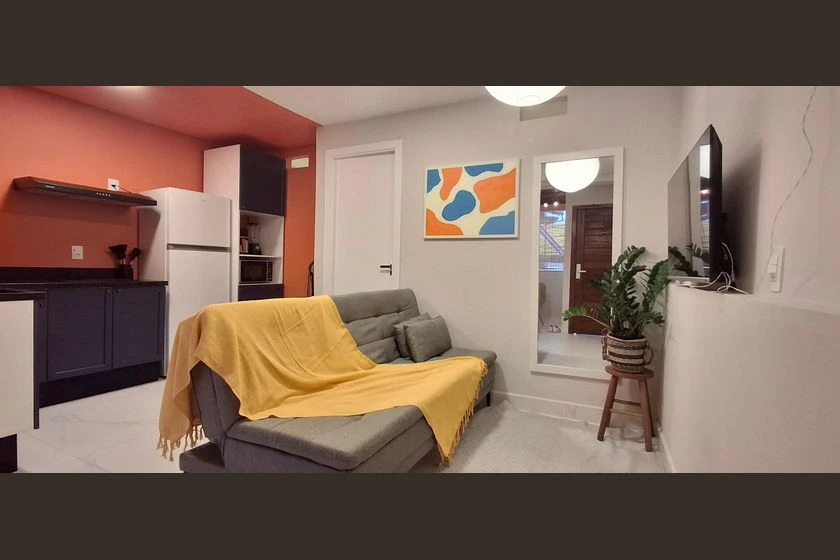 Furnished apartment with 1 en-suite and open-plan kitchen — photo 5