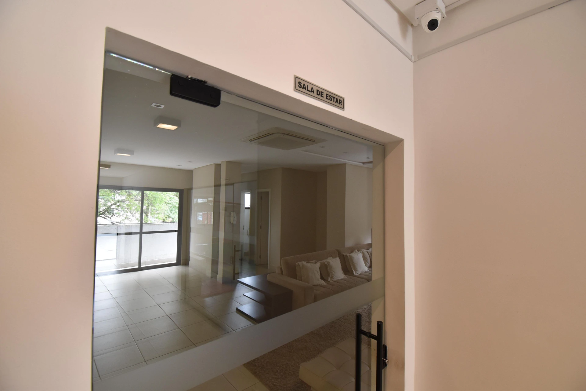 Furnished apartment, 48 m², with a glass-enclosed balcony — photo 23