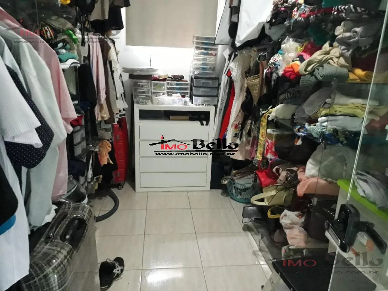 Casa com 3 suítes e 400 m², piso de madeira na sala — photo 17