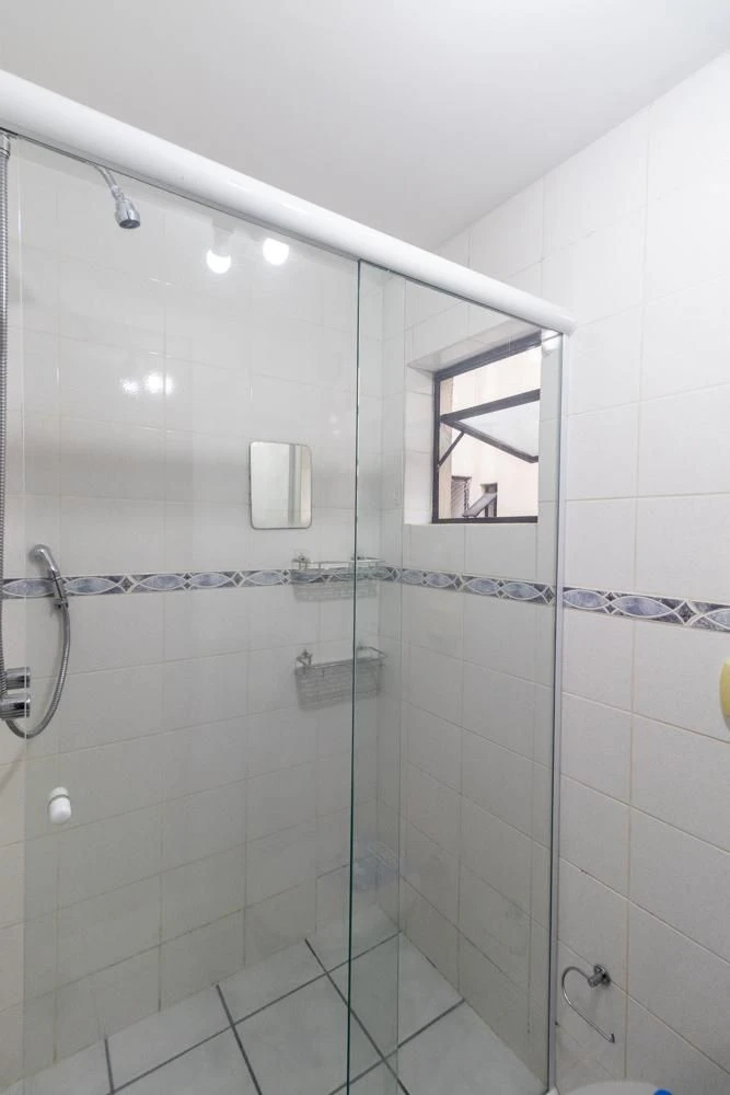 2-bedroom apartment in a building with a gym — photo 33