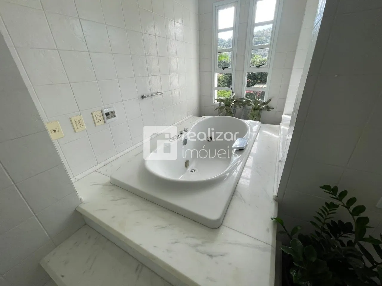 Casa de 5 dormitorios con balcón cerrado con vidrio — photo 21