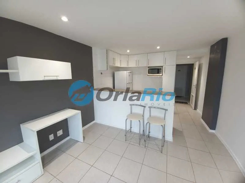 Furnished 1-bedroom apartment with open-plan kitchen — photo 9