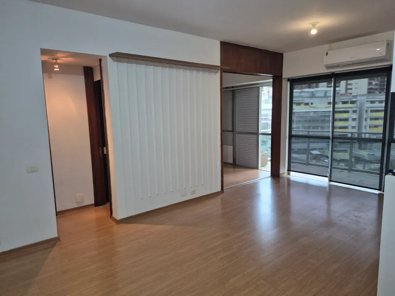 Дерев'яна підлога або ламінат та 1 спальня: квартира 55 м² — photo 5