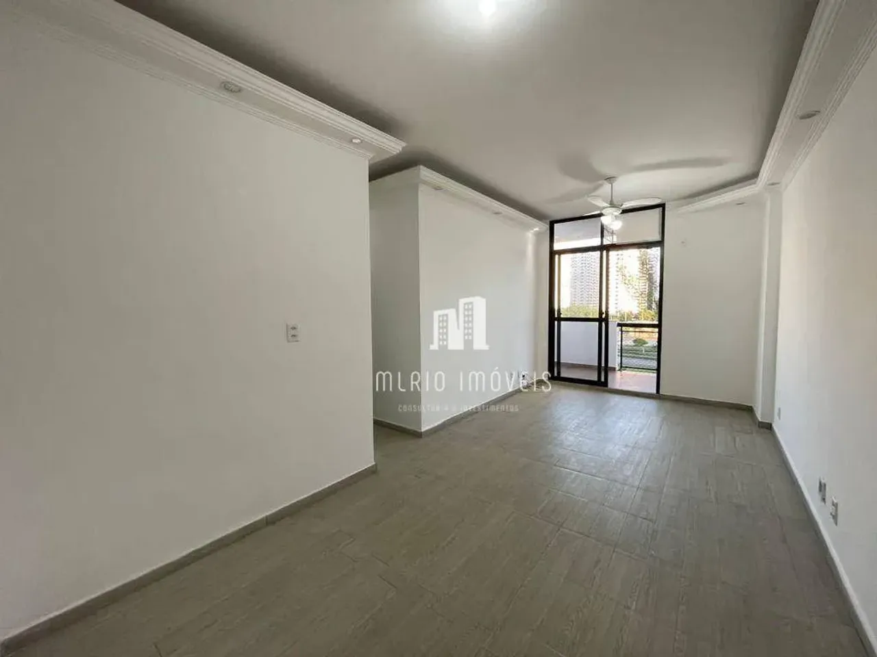 3-bedroom apartment with tile floors and balcony — photo 7