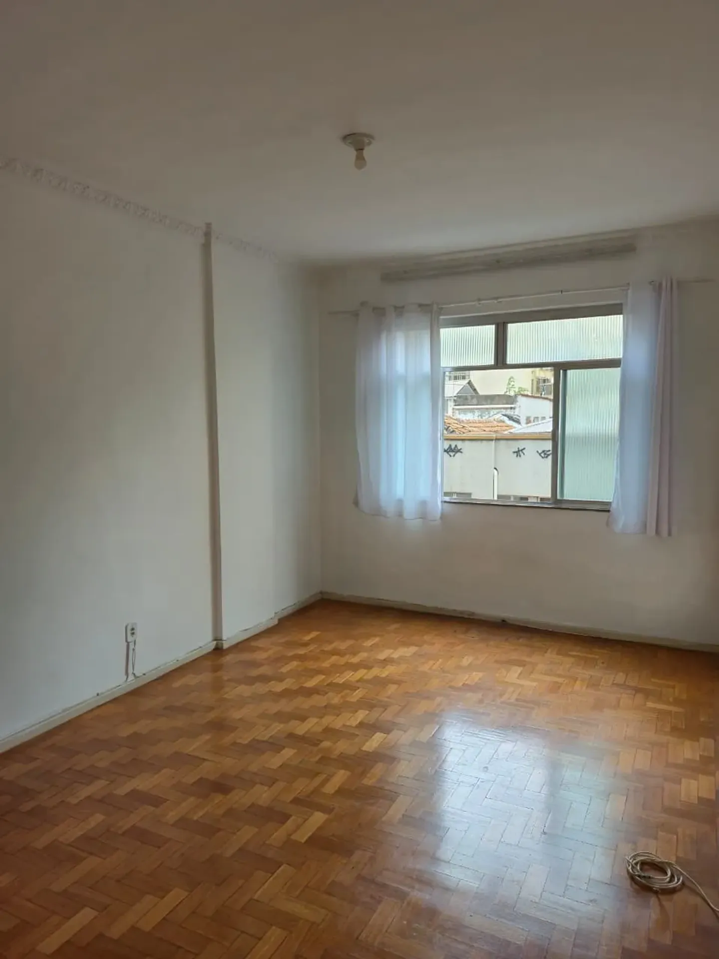 Studio on the 3rd floor with wood or laminate floors