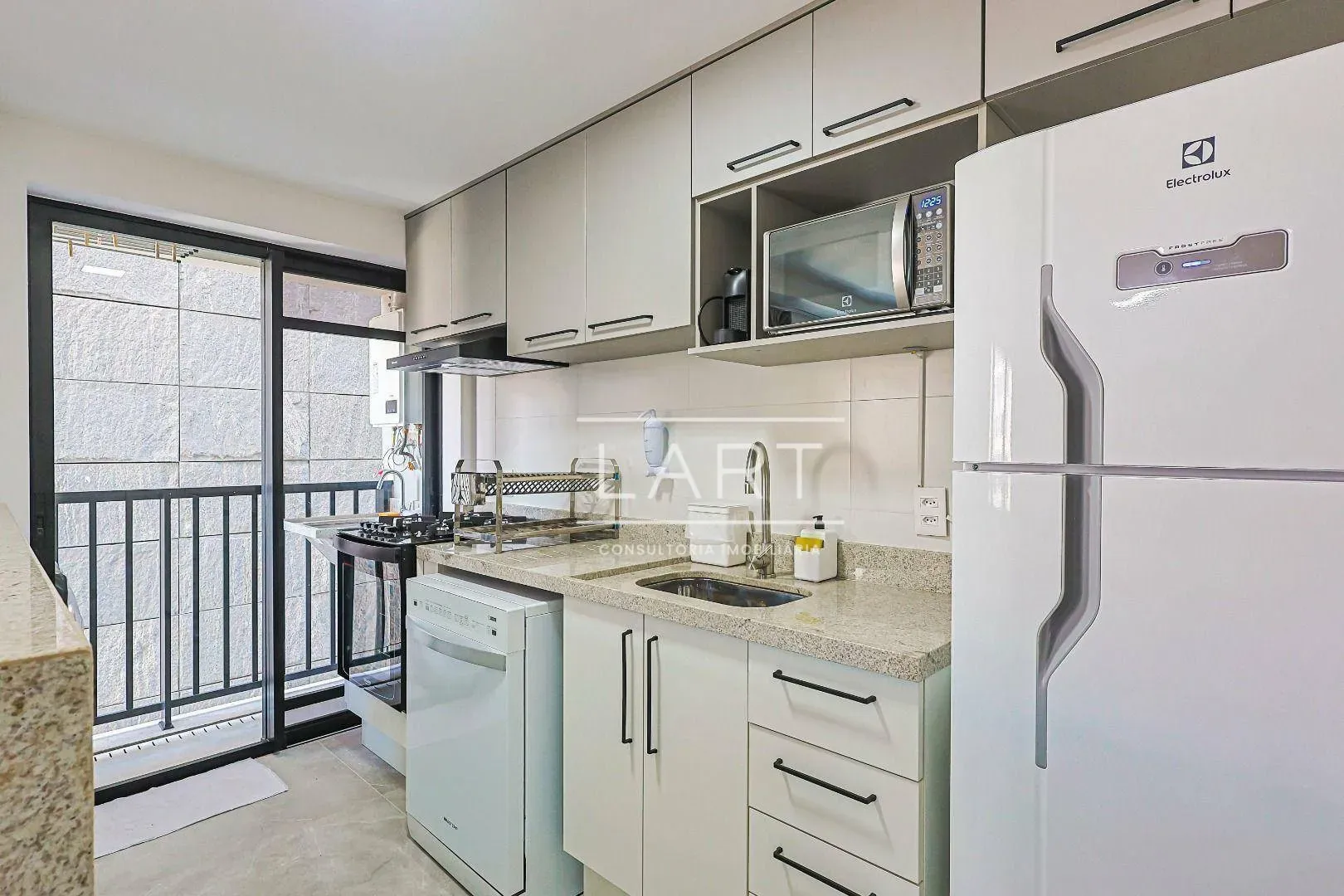 Furnished 100 m² apartment on the 5th floor with 1 parking — photo 9