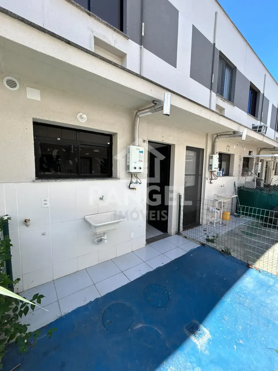 House with 2 bedrooms and 2 bathrooms, includes parking — photo 6