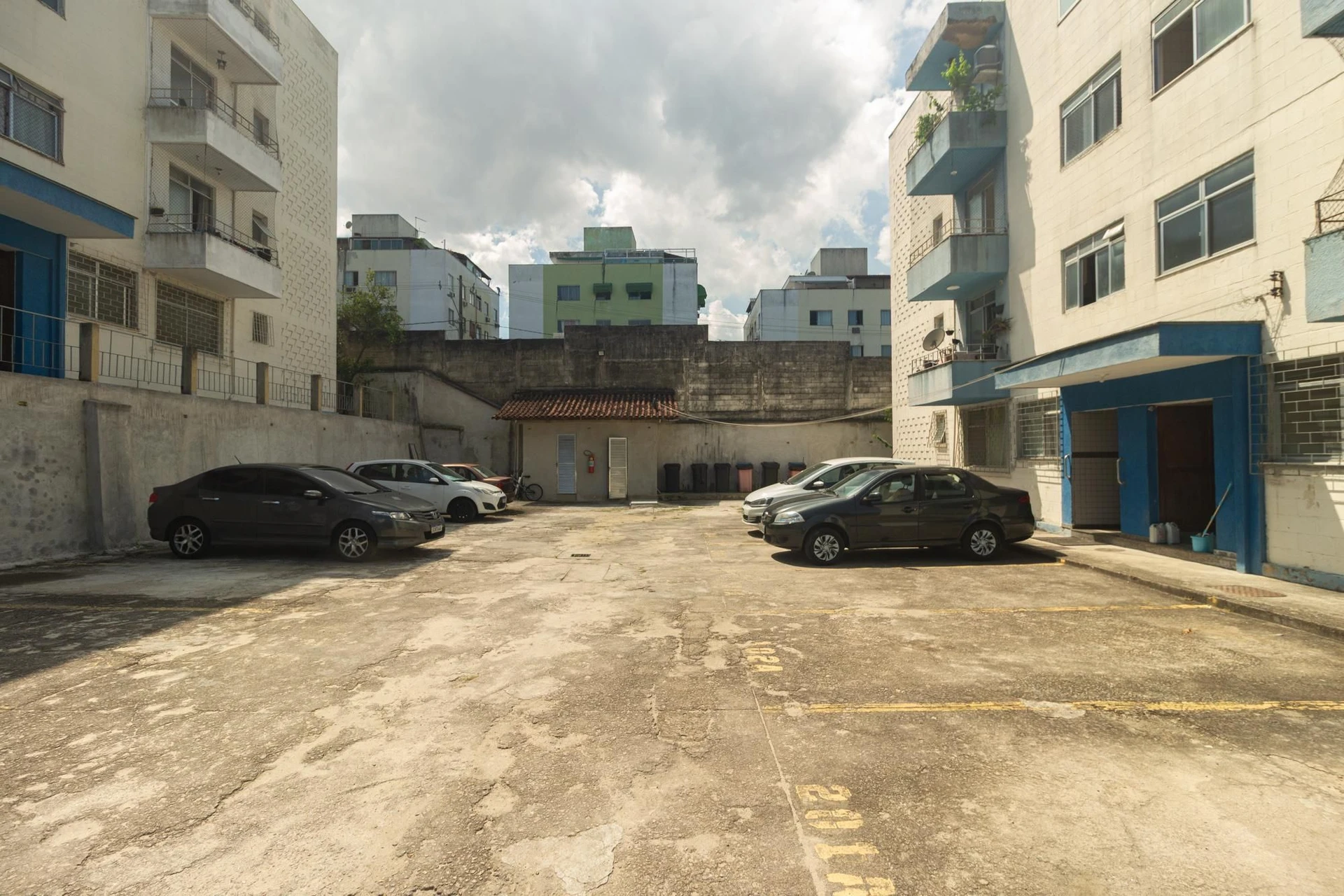 2-bedroom apartment with 1 bath, parking spot, pets ok — photo 32