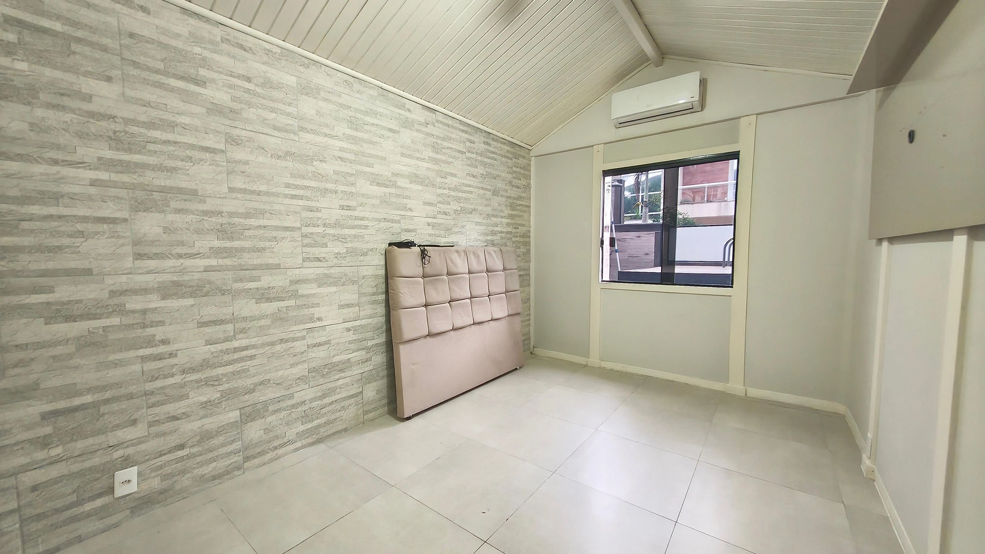 140 m² house with a grill on the balcony and a garden — photo 12