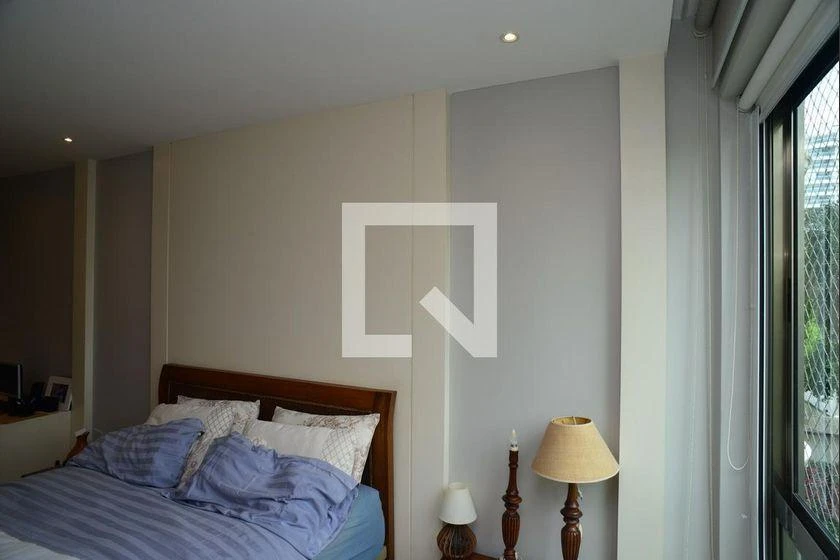 298 m² rental apartment with 4 en-suite bedrooms and balcony — photo 34