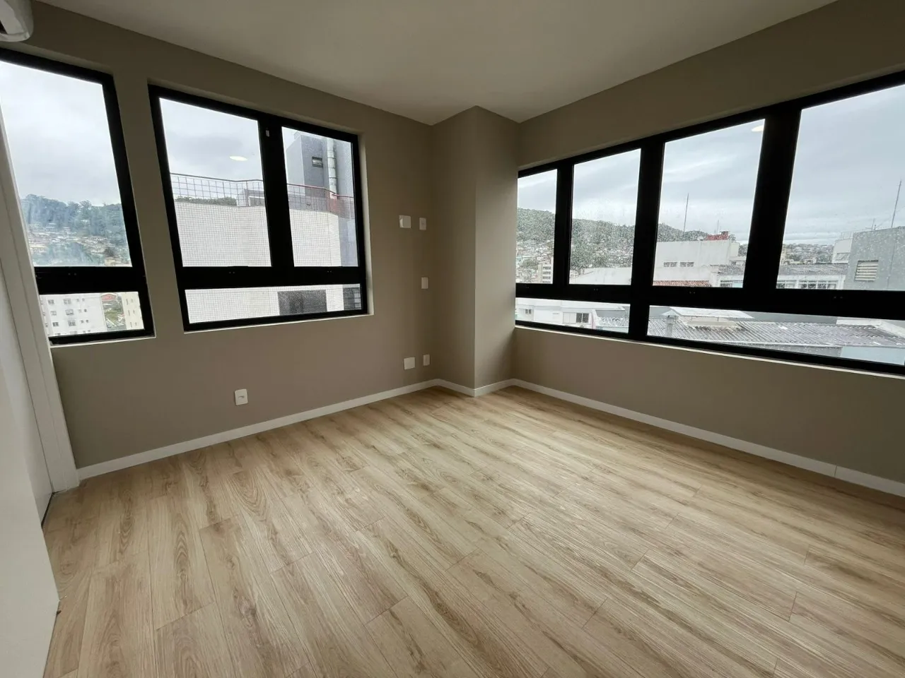 Apartamento de 1 dormitorio con cocina abierta y 58 m² — photo 23