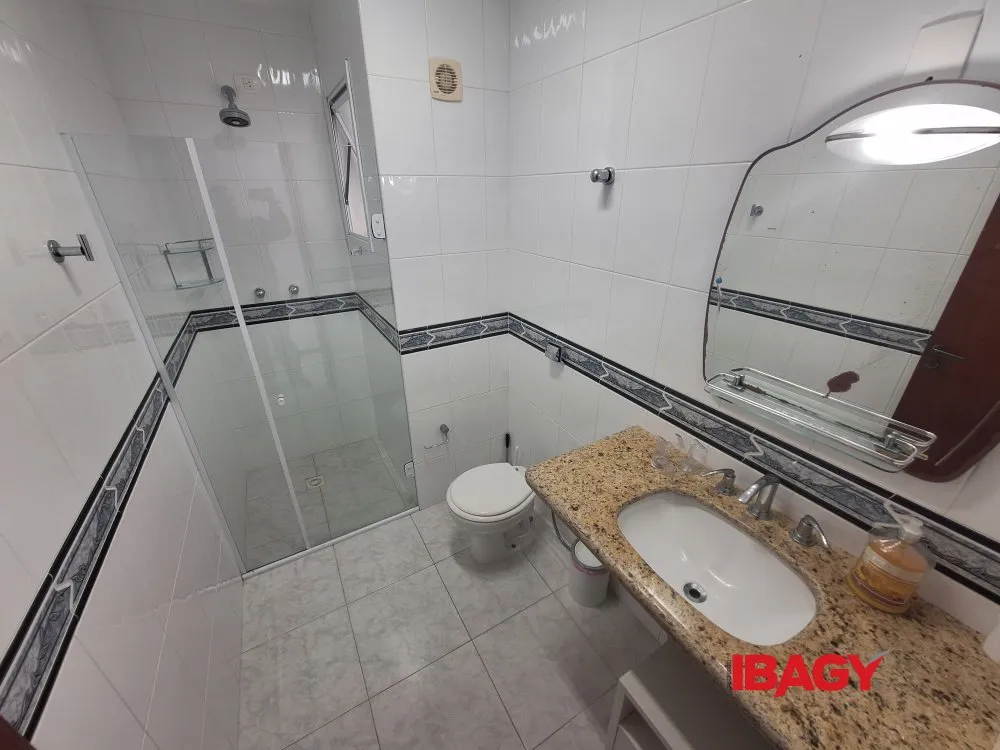 Furnished apartment with 3 bedrooms and 3 bathrooms — photo 14