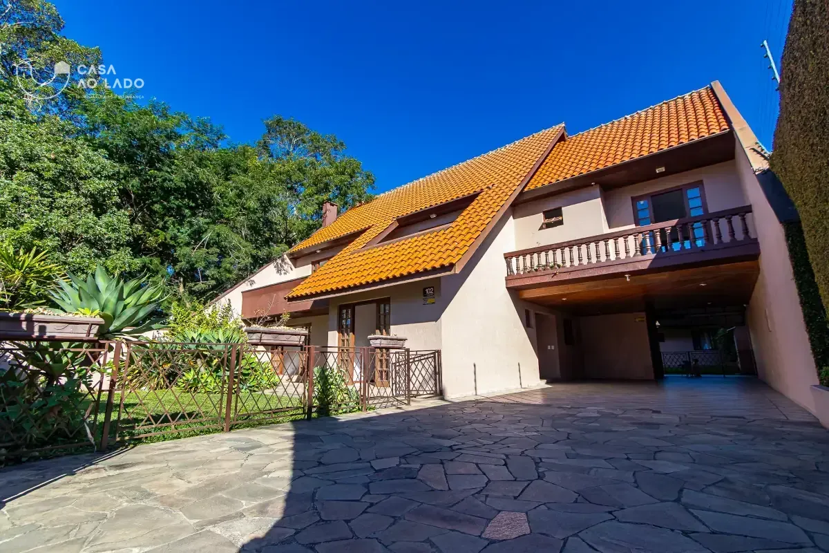 390 m² house with 6 bedrooms and a backyard unit — photo 5
