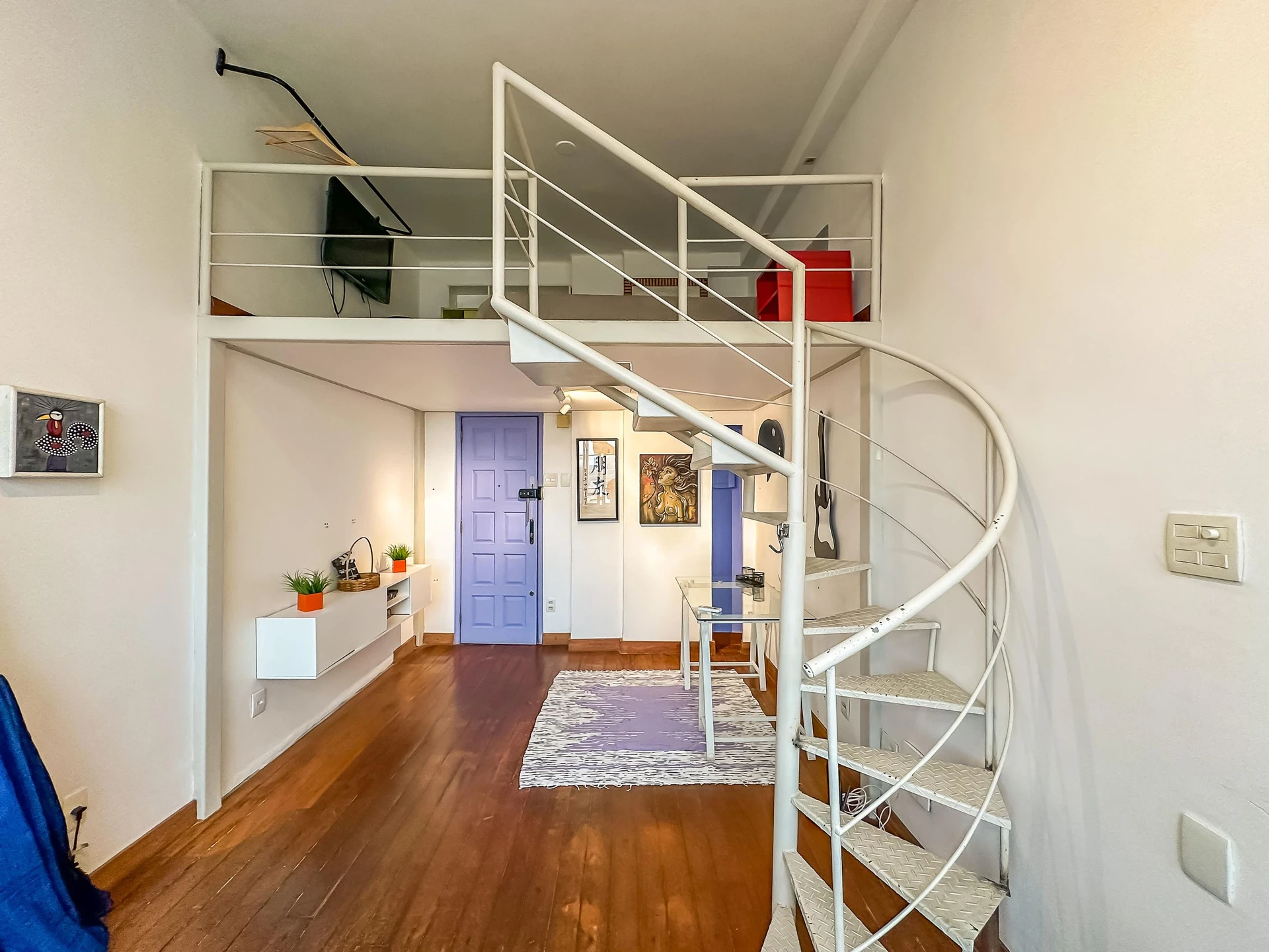 Furnished studio, 30 m², with floor-to-ceiling windows — photo 5