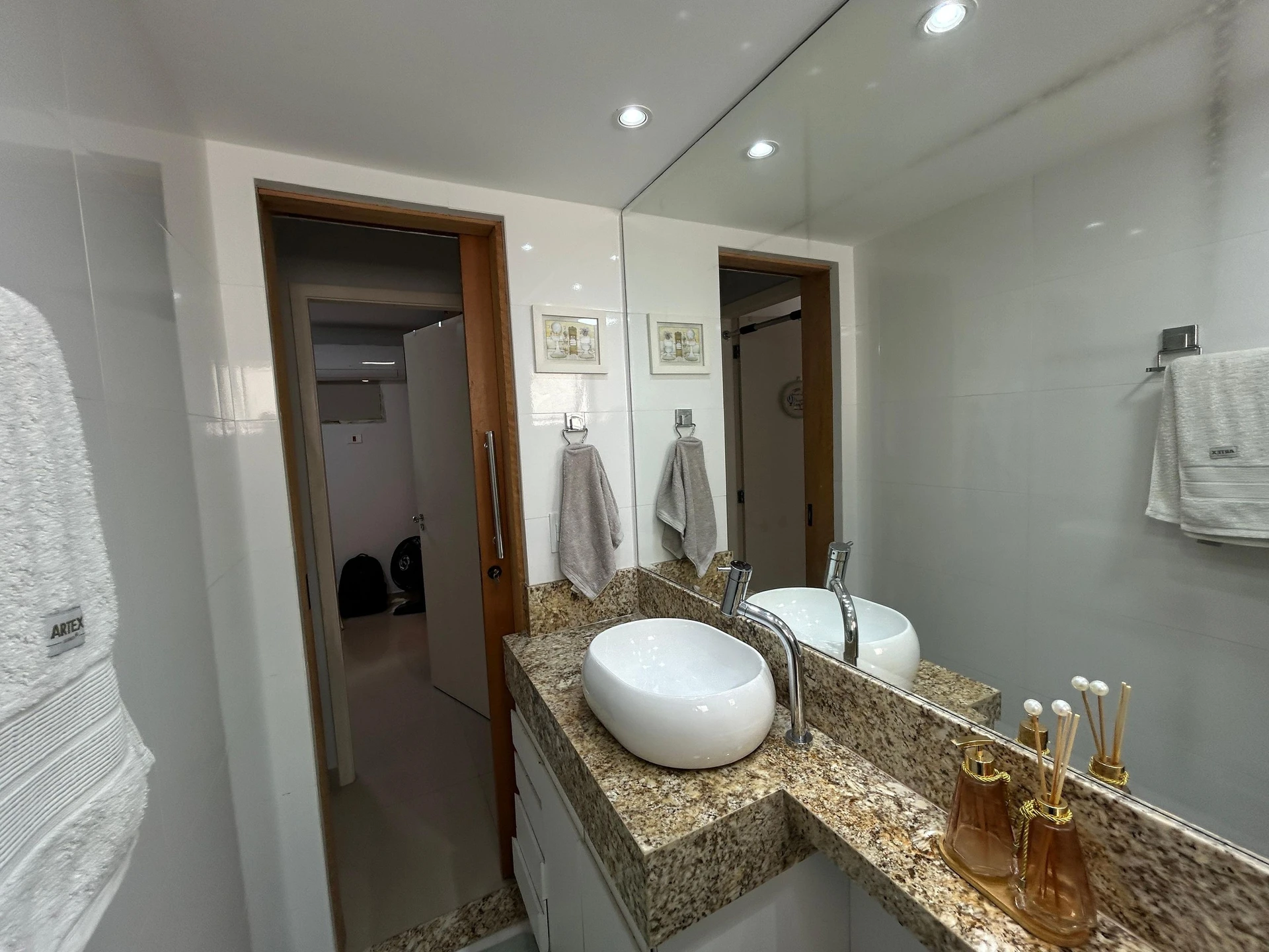 2-bedroom apartment with a mountain view in Rio de Janeiro — photo 65