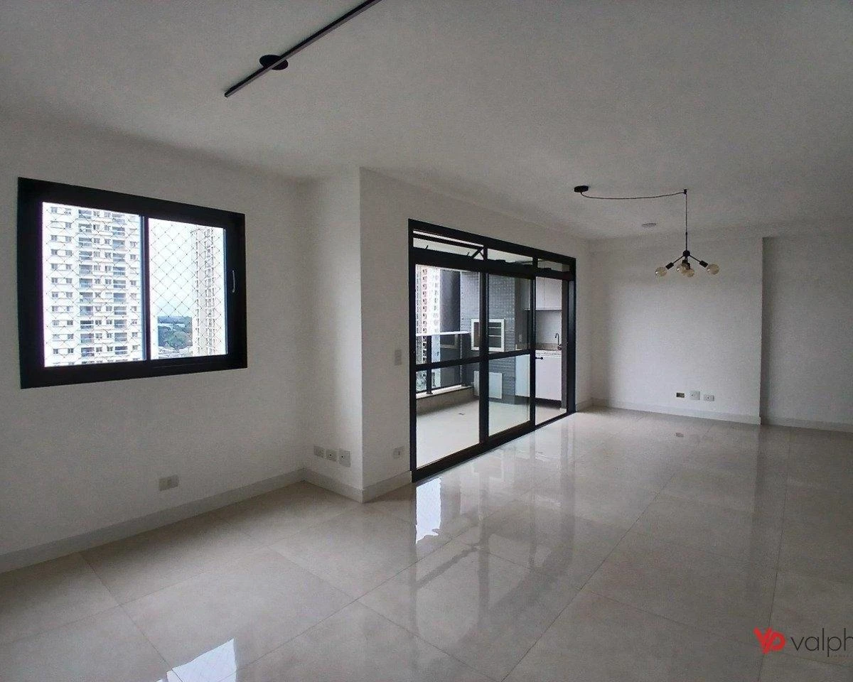 2-bedroom apartment in a building with a gym — photo 13