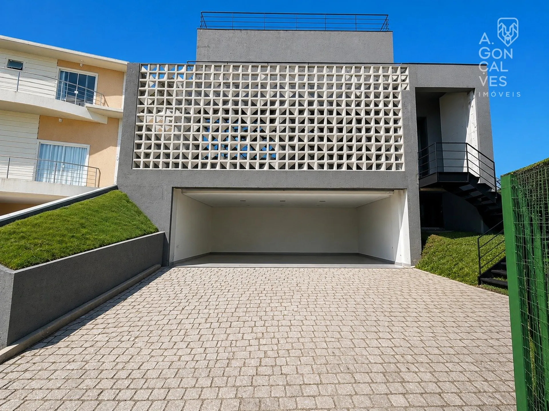 Furnished house with 4 bedrooms and 5 bathrooms — photo 27