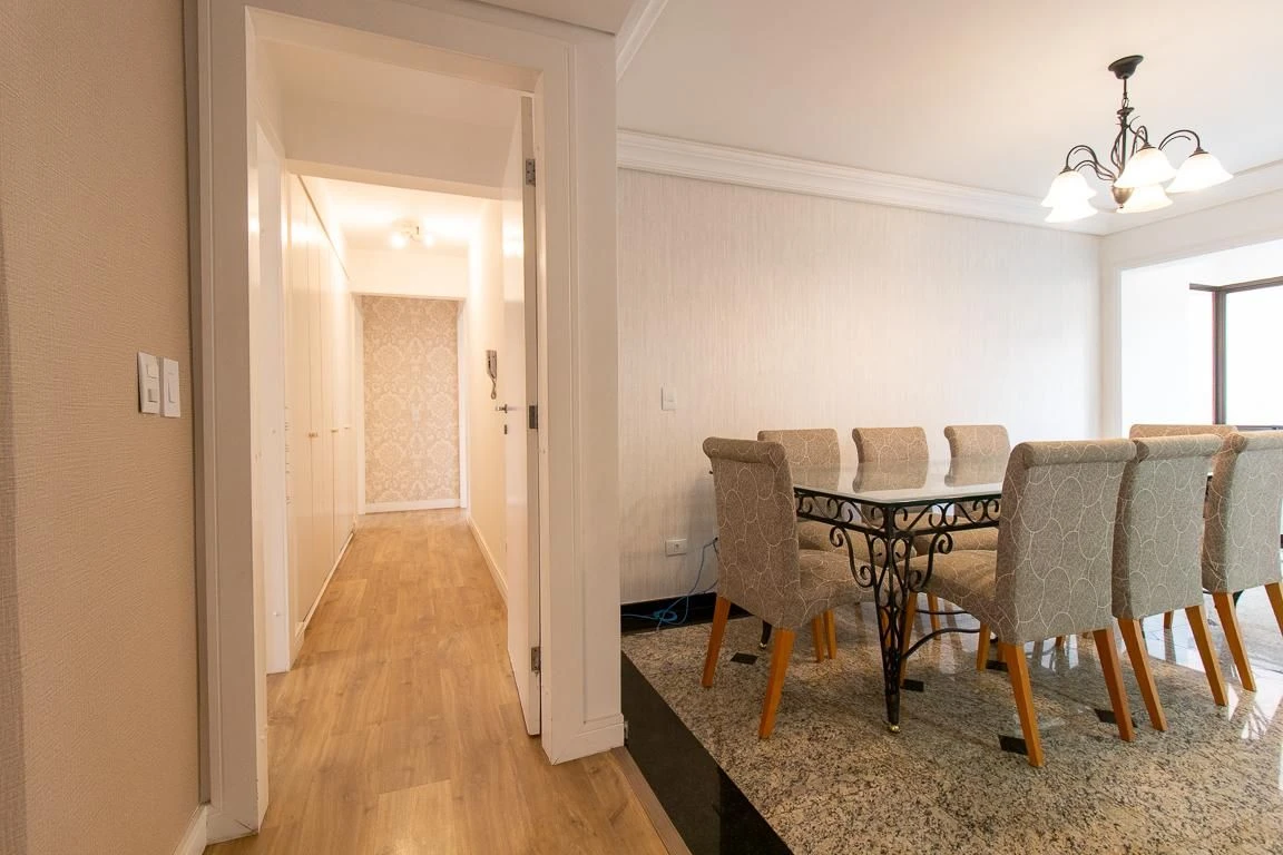 3-bedroom apartment with a bathtub in Curitiba — photo 25