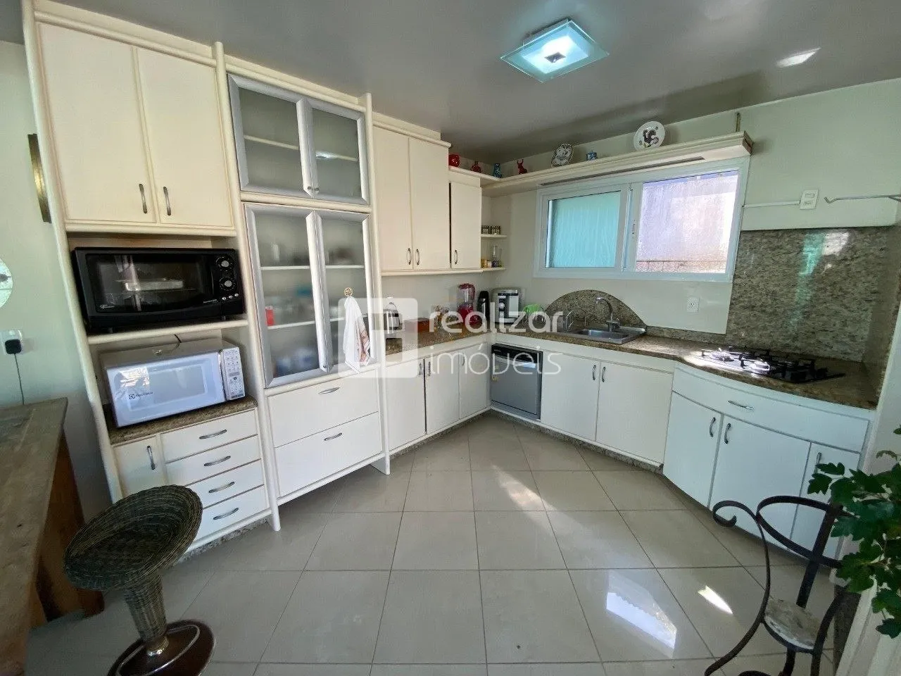Condominium house with 3 en-suite bedrooms 701 m² — photo 2