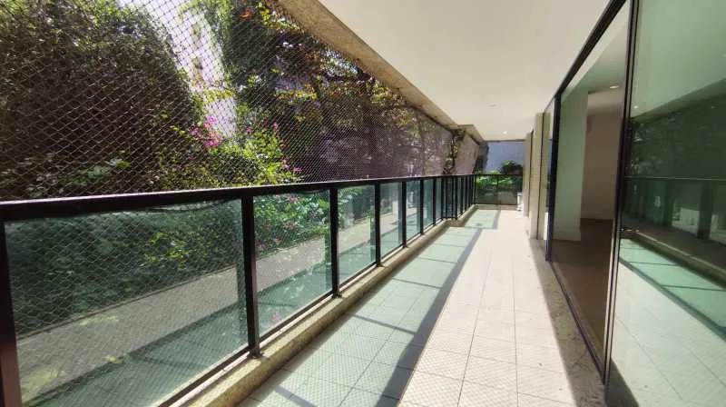 165 m² apartment with 3 bedrooms and 5 bathrooms — photo 17