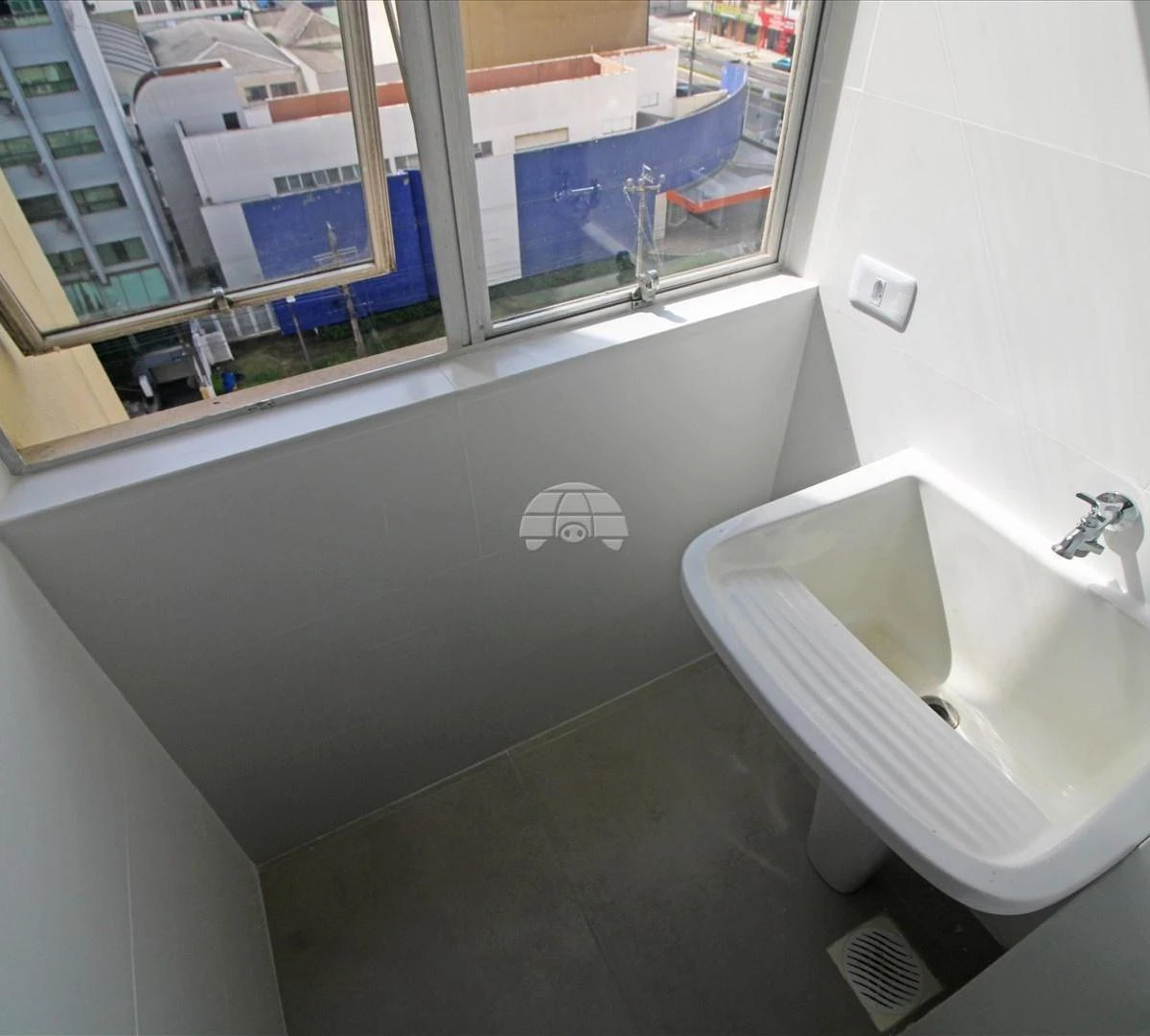 One-bedroom apartment with a washing machine in Curitiba — photo 3