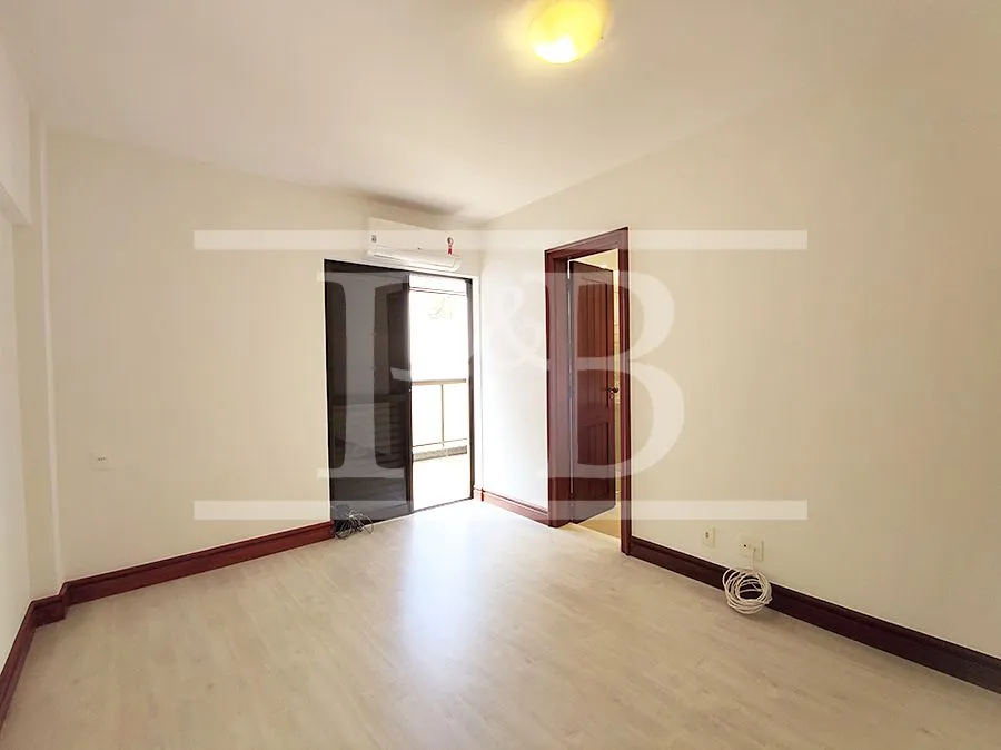 Apartamento com 4 dormitórios e closet tipo walk-in — photo 22