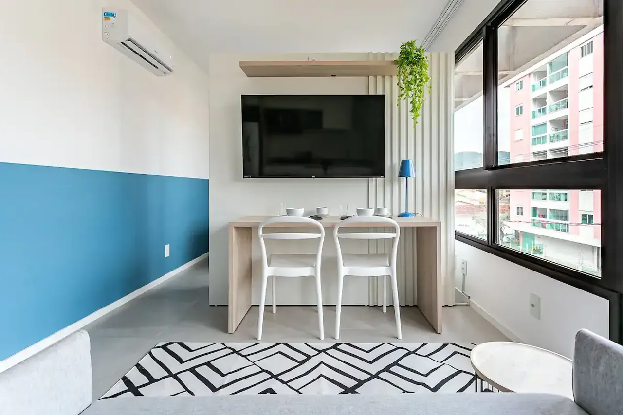 Floor-to-ceiling windows in a one-bedroom apartment, 32 m² — photo 15