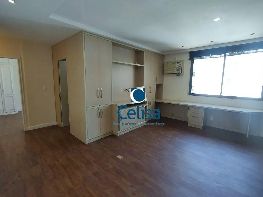 Furnished 294 m² apartment with a balcony grill — photo 3