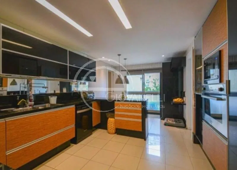 Furnished apartment with 4 en-suite bedrooms — photo 20