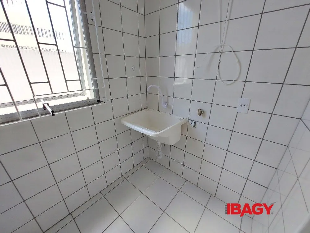 Furnished studio 20 m² with a compact kitchenette — photo 7